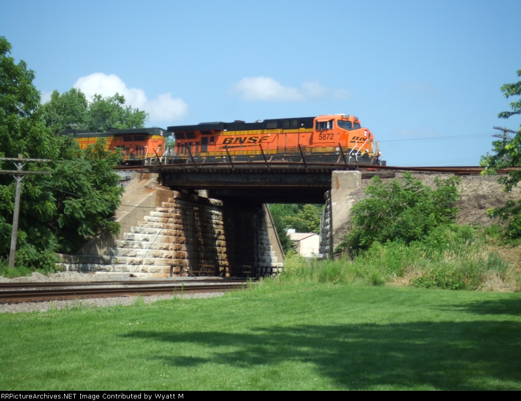 BNSF 5872